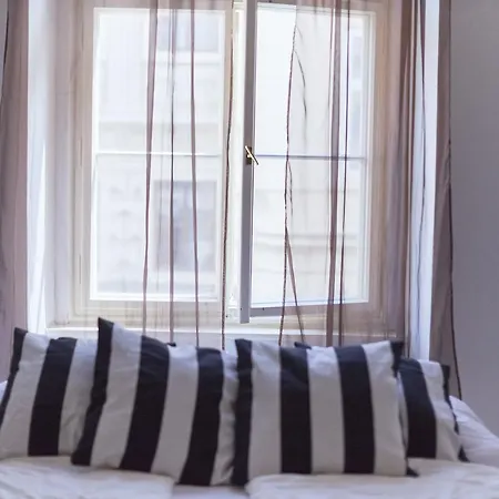 Friday Songs Apartment Prag