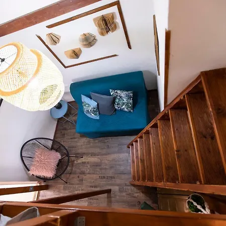 Friday Songs Appartement Praag
