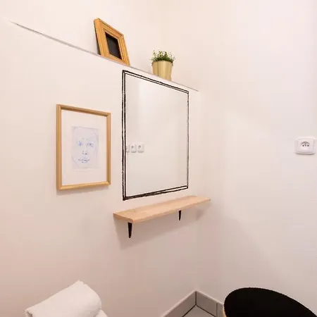 Friday Songs Appartement Praag